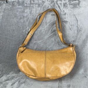 Kenneth Cole Reaction Crescent Shoulder Bag Womens Tan Faux Leather Purse‎